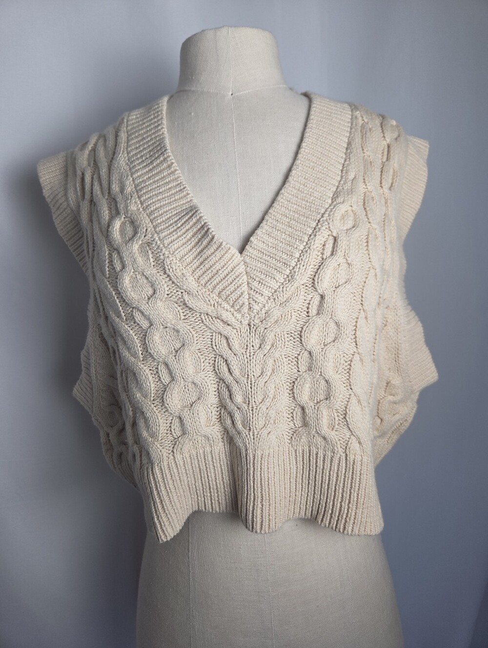 Pull & Bear Cable Knit Sweater Vest